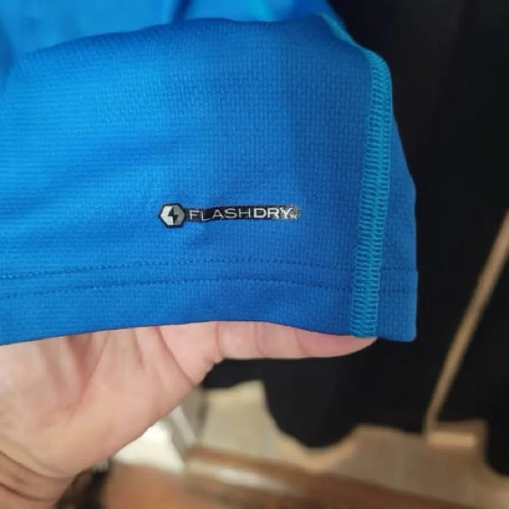 The North Face Men’s Electric Blue Short Sleeve Swim Rash Guard